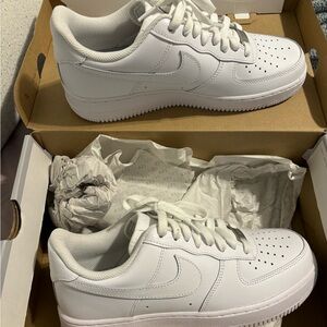 women’s white Nike airforce 1 ‘07